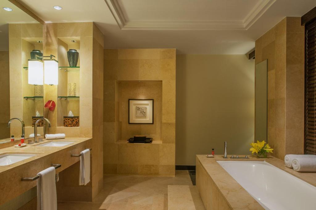 Bathtub Hotel Grand Hyatt Goa