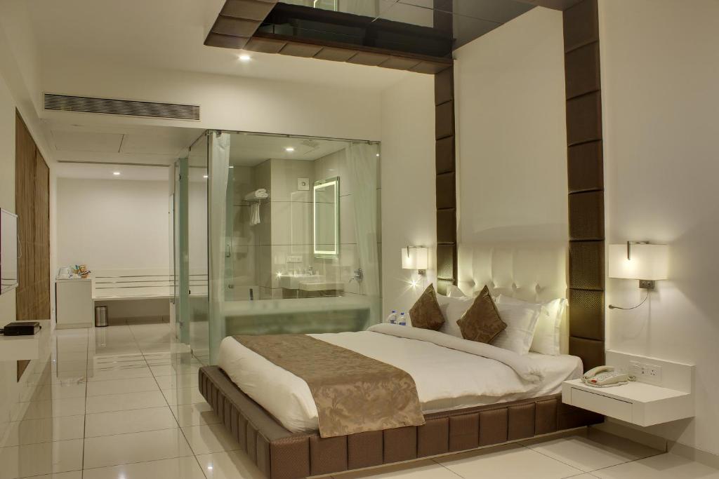 Bathtub Room Hotel Lake View Saputara