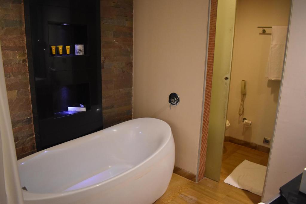 Bathtub Room O Hotel Pune