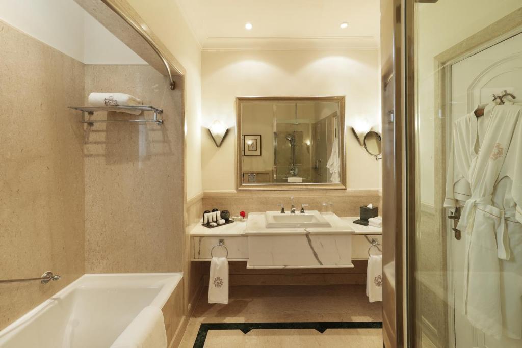 Bathtub Room The Imperial, New Delhi