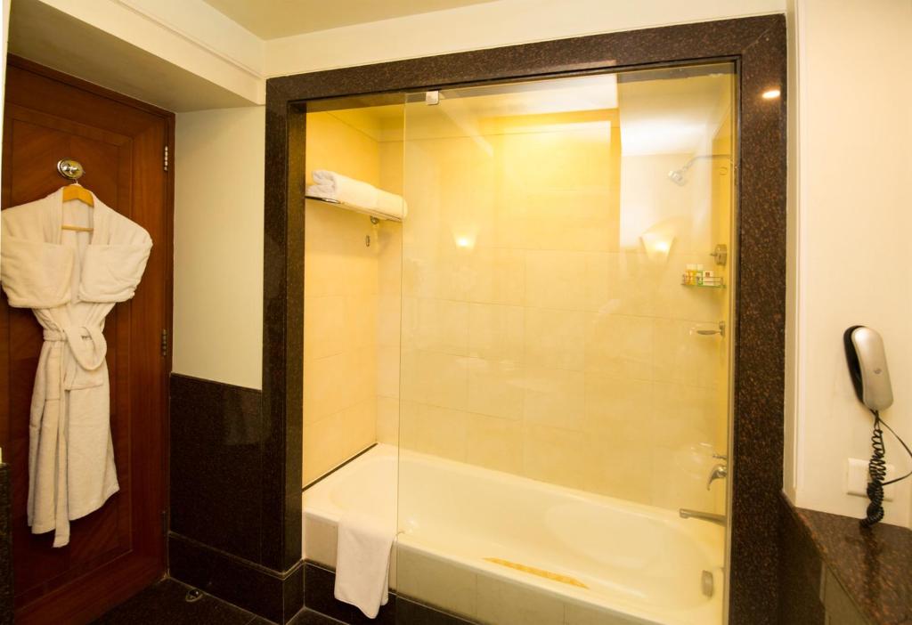 Clarion Bella Casa at Airport Jaipur with Bathtub in Room