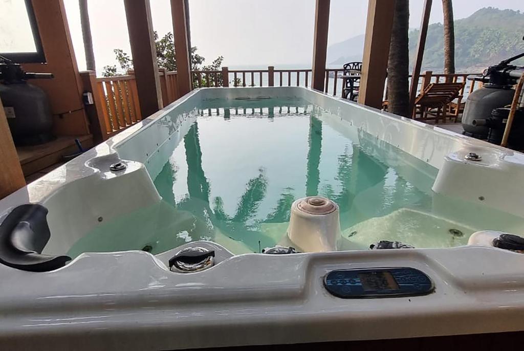 Cola Goa Beach Resort South Goa with Jacuzzi in Room