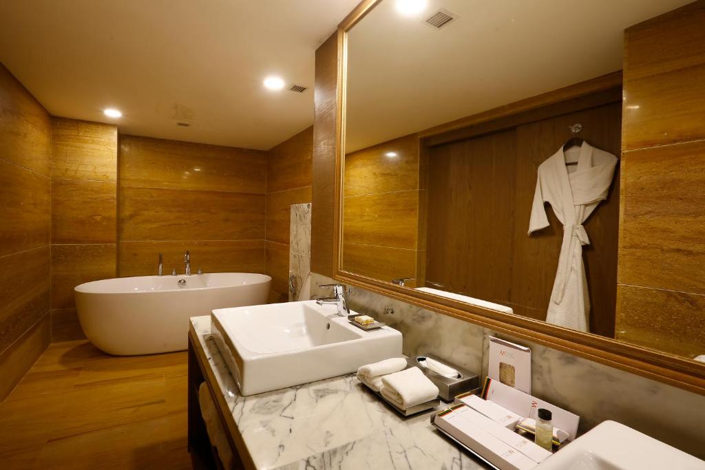 Hot Tub Mosaic Hotel Mussoorie Mallroad
