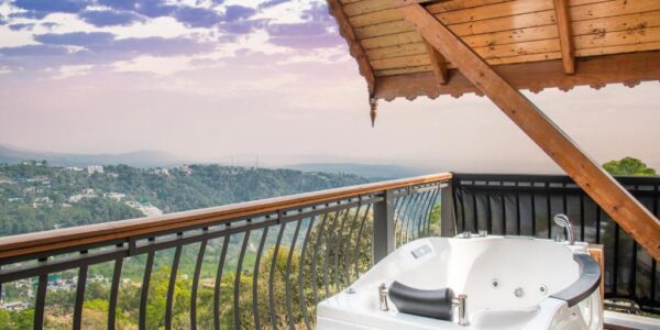Hotel with Private Jacuzzi in Room Echor Mandara TreeVilla Dharamshala