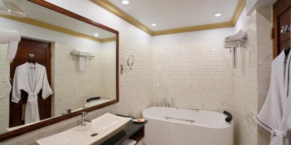 Jacuzzi Room Puri Mayfair Heritage