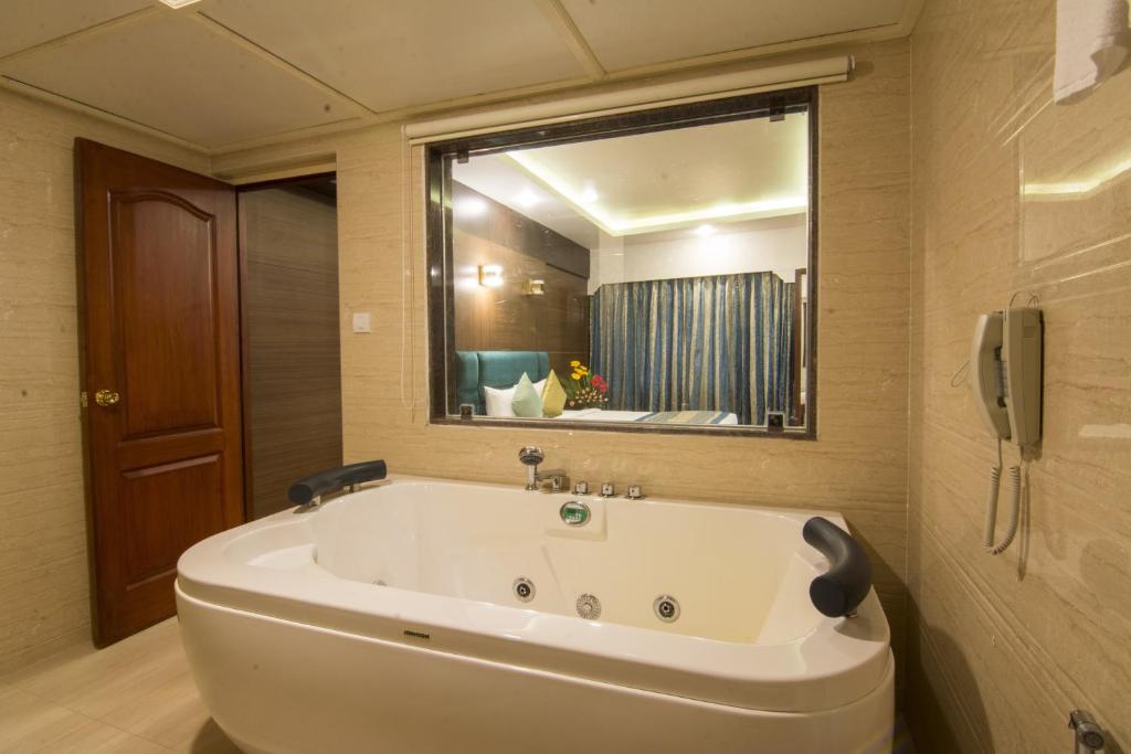 Jacuzzi Room Shenbaga Hotel And Convention Centre Pondicherry