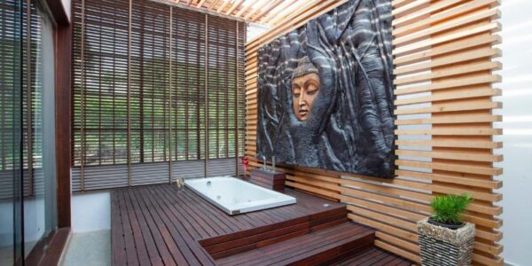 Jacuzzi Room StayVista at The Yercaud Bungalow with Bonfire & Pvt Pool