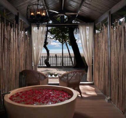 Larisa Beach Resort North Goa with Romantic Bathtub in Room