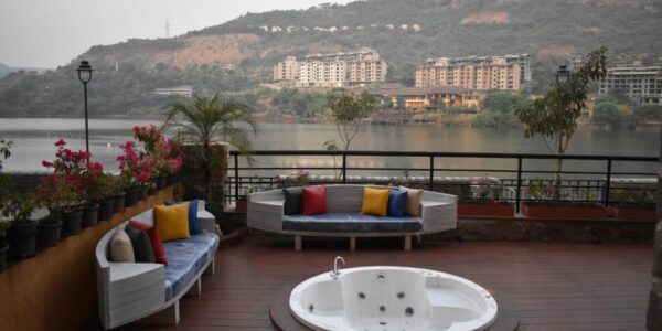 Private Jacuzzi Room Lavasa Lake Palace