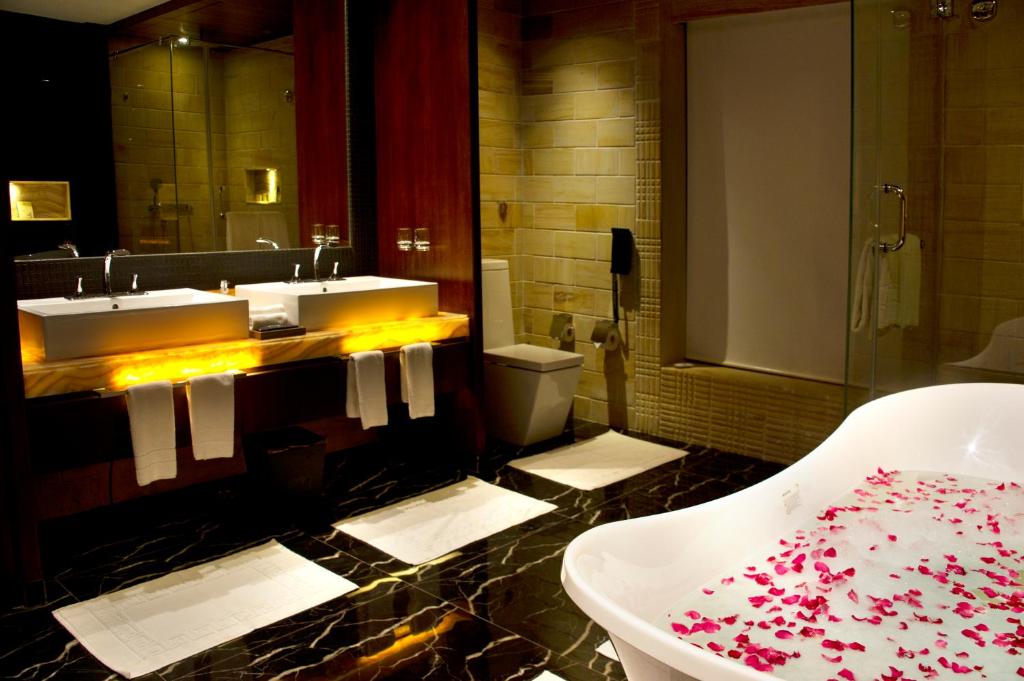 Romantic Bathtub Della Resorts Lonavala