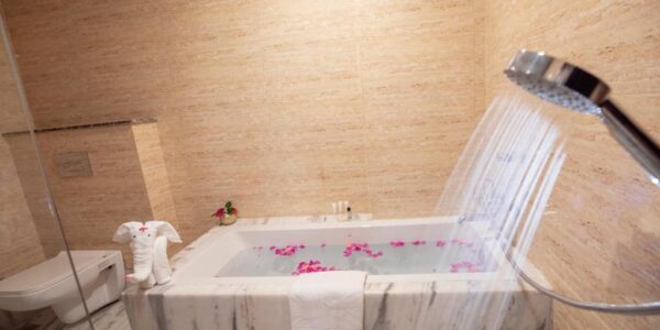 Romantic Bathtub Room LALITA GRAND Mathura