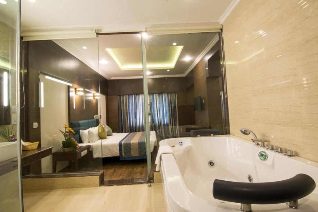 Shenbaga Hotel And Convention Centre Pondicherry with Jacuzzi