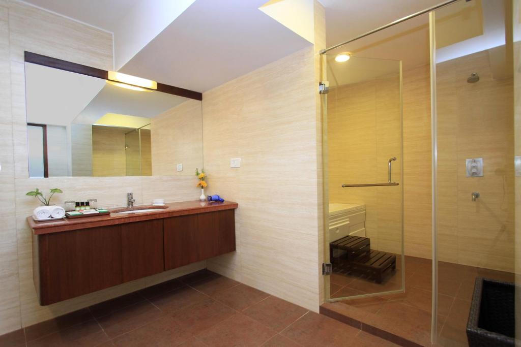 Silent Shores Resort & Spa Mysore with Bathtub in Room
